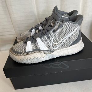 Nike Kyrie 7 “Chip” Gray Basketball Sneakers Youth Size 7Y (bin b23)